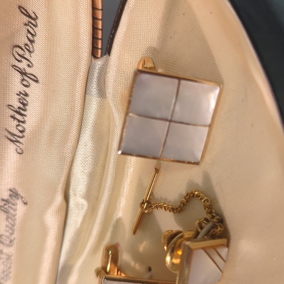 ⭐Beautiful MOP Cufflink Set - Picture 2 of 6